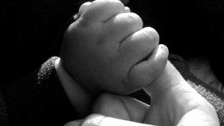 ಬಡತನದಿಂದಾಗಿ ಕರುಳಕುಡಿಯನ್ನು 7,000ರೂ.ಗೆ ಮಾರಿದ ತಾಯಿ